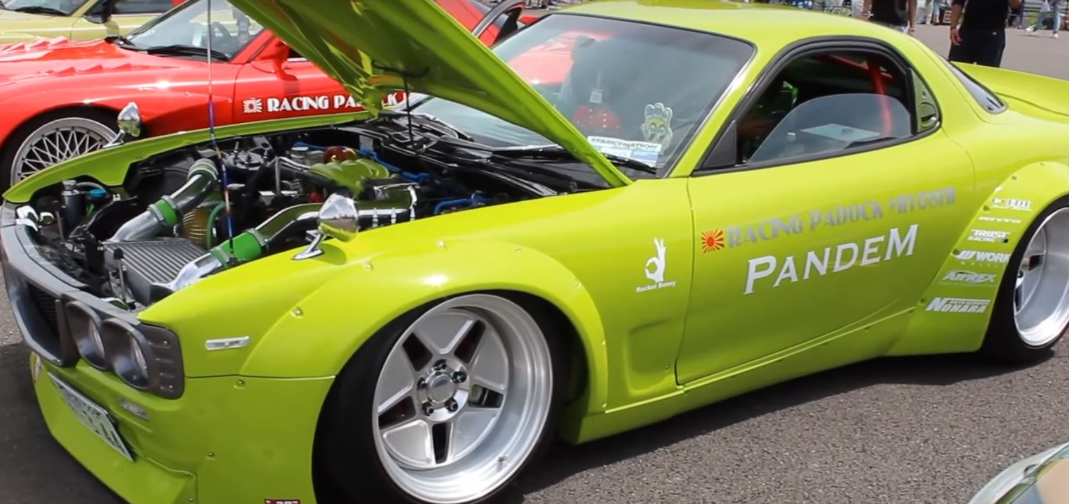 Pandem Mazda RX-7看起来像RX-3