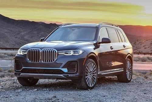 BMW X7出现在路上摄影师疯狂拍摄