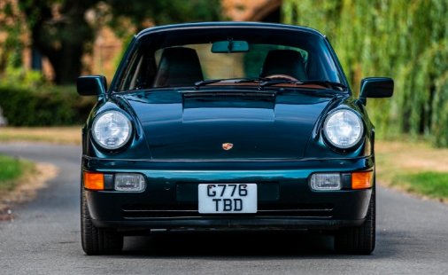 保时捷911 Carrera 2展现出令人惊叹的绿色金属外观