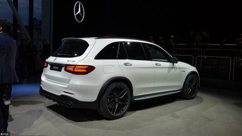 2020梅赛德斯-AMG GLC 63在新的间谍视频中咆哮其V8