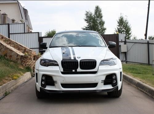 现代化的E71 BMW X6看起来很新鲜设计也不错