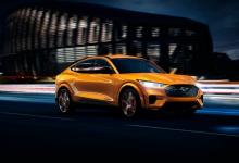 前沿汽车资讯:2021年的Mustang Mach-E GT在福特的新款Cyber​​ Orange中看起来很史诗