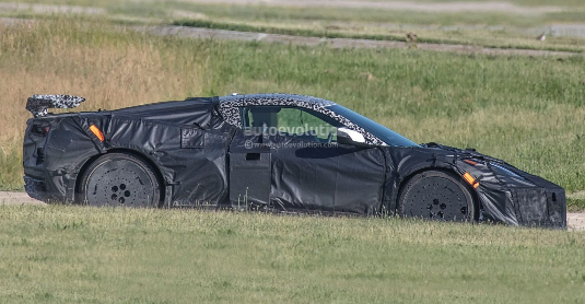 据报道，C8 Corvette Z06机翼有三种选择