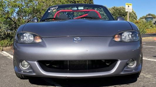 Emme Hall的超干净Mazdaspeed Miata