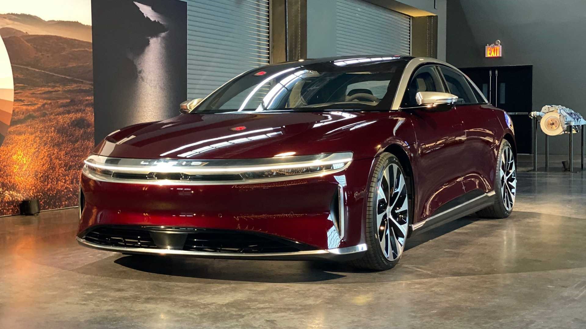 Lucid Air 在纽约展示了大胆的Zenith红色选项