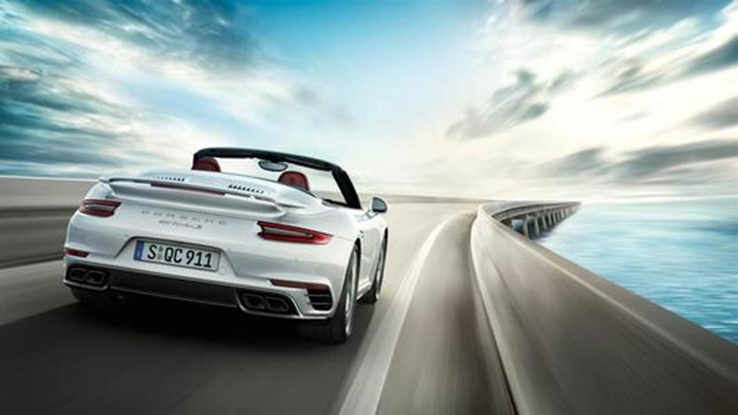 2020年保时捷911Turbo Coupe和Cabriolet几乎没有伪装被发现